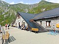 Le col vu depuis le refuge Elena dans le val Ferret italien au sud-ouest.