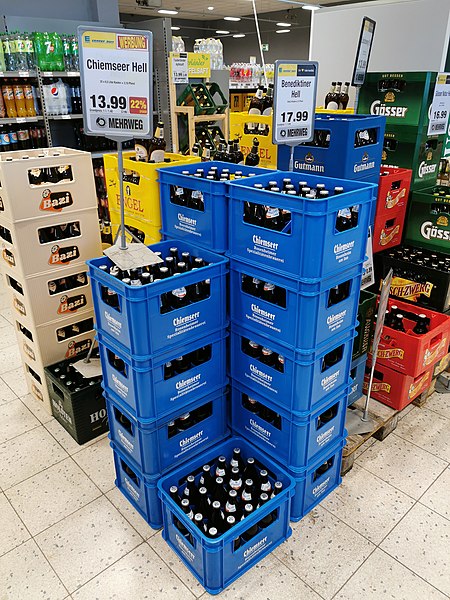 File:Regale mit Produkten in einem Supermarkt in Tauberbischofsheim 2.jpg