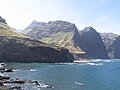 Foz da ribeira da Garça. Distingue-se o terraço aluvionar, 40 metros acima do nível do mar.