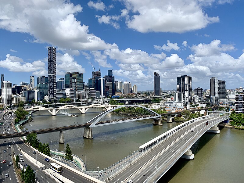 File:River views of Brisbane CBD seen from the top of 135 Coronation Drive, in March 2019, 14.jpg