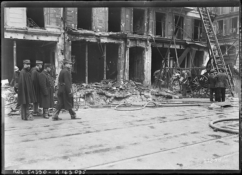 File:Rue de Rivoli-Bombardement du 12 avril 1918-9.jpg