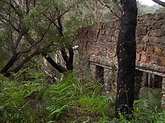 Ruins of Wallcliffe House, September 2016 01.jpg