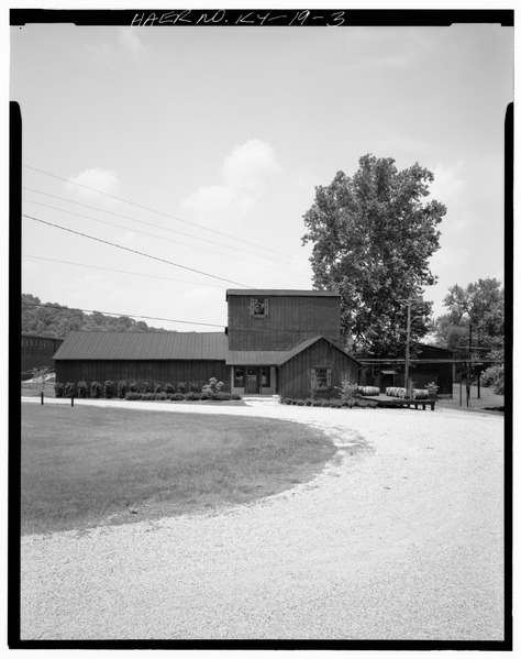 File:SOUTH VIEW OF FACADE ELEVATION OF BOTTLING HOUSE. - Burks' Makers Mark Distillery, Loretto, Marion County, KY HAER KY,78-LOR.V,1-3.tif