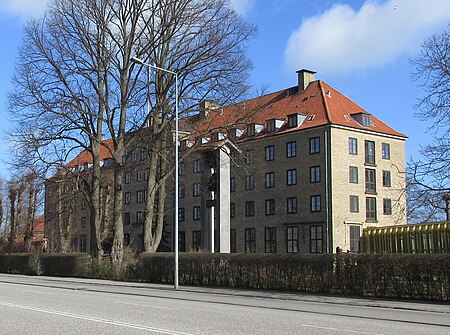 The main building at Bernstorffsvej 20 Sankt Lukas Stiftelsen.jpg