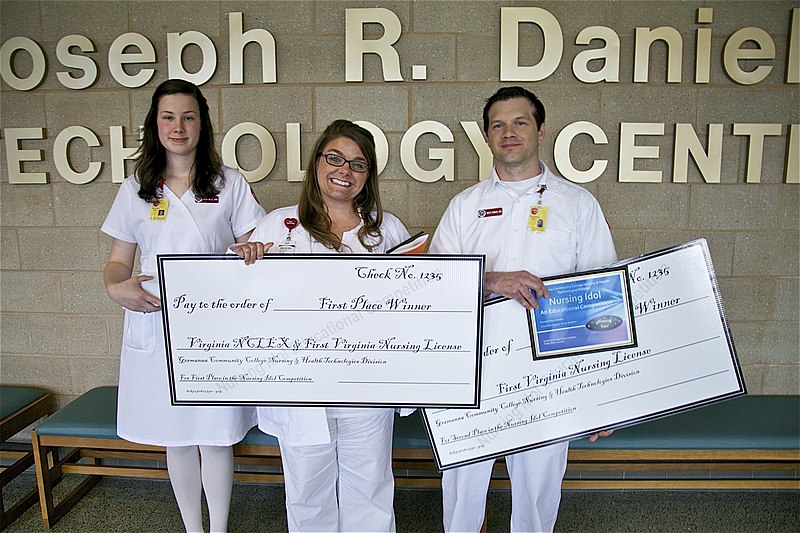 File:Sarah Mills, Amber Groves and Tim Robinson after 2012 Germanna Nursing Idol competition (6890401510).jpg