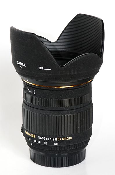 File:Sigma 18-50mm f2.8 EX DC Macro lens hood.jpg