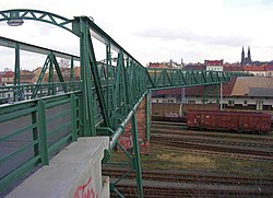 Pohled na lávku z radlické strany, v pozadí Vyšehrad