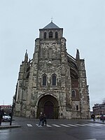 St quentin Basilica 001.JPG