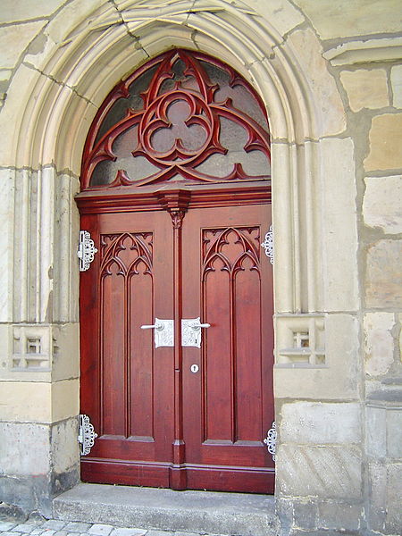 File:Stadtkirche Bayreuth Nordseite Schülertor 10.04.07.jpg
