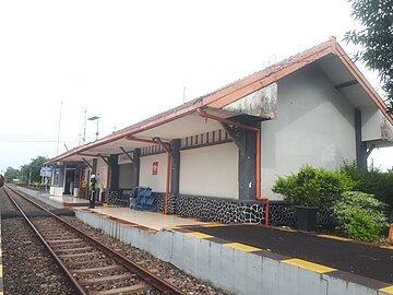 Berkas:Stasiun_Ngujang_2020.jpg