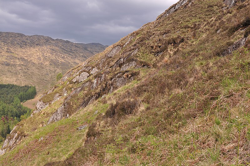 File:Steep slope of Ceann Loch Uachdrach - geograph.org.uk - 2397798.jpg