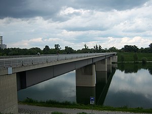 Stone spur bridge