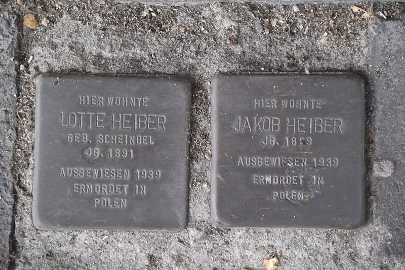 File:Stolperstein Duisburg 500 Duissern Mülheimer Straße 81 2 Stolpersteine.jpg