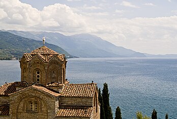 L'église Saint-Jean de Kaneo, au bord du lac d'Ohrid, inscrite au sein du patrimoine naturel et culturel de la région d'Ohrid (République de Macédoine). (définition réelle 3 872 × 2 592*)