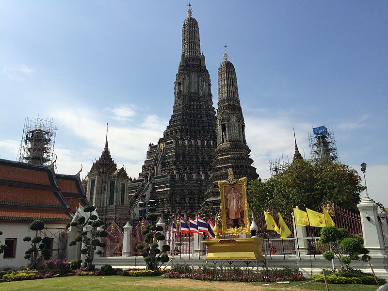 File:Temples, Bangkok.jpg