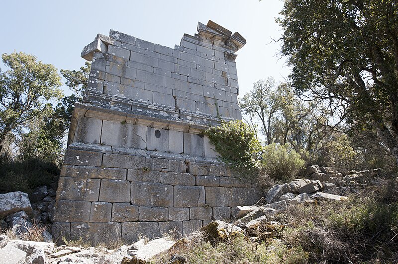 File:Termessos Corinthian temple 3720.jpg