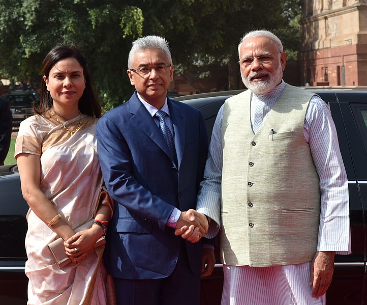 File:The Prime Minister of the Republic of Mauritius, Mr. Pravind Kumar Jugnauth being received by the Prime Minister, Shri Narendra Modi, at the Ceremonial Reception, at Rashtrapati Bhavan, in New Delhi on May 27, 2017.jpg