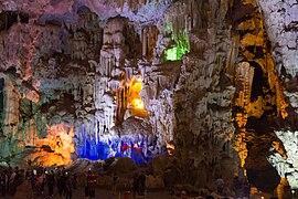 Thien Cung Cave (32735766662).jpg