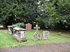 Grobnice u dvorištu crkve St James, Greete.jpg