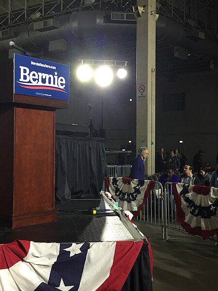 File:Toni Preckwinkle at Bernie Chicago rally.jpg