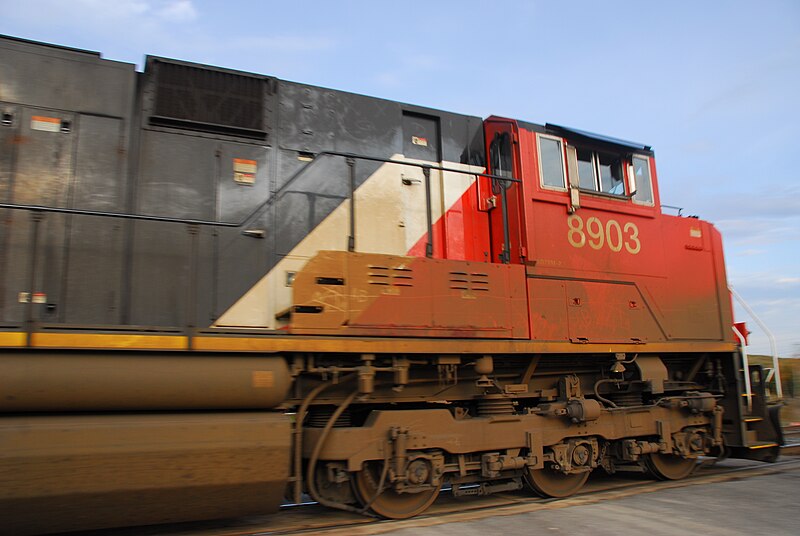 File:Trainspotting CN -8903 EMD SD70M-2 leading CN -2561 GE C44-9W (Dash 9-44CW) (8098478098).jpg