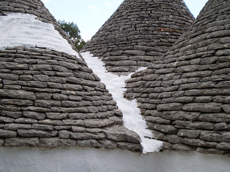 File:Trullo 03.JPG