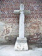 Croix médiévale en tuf, typique du Vimeu.