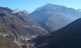 Val Saviore alla confluenza con la Valle Camonica (Foto Luca Giarelli).jpg