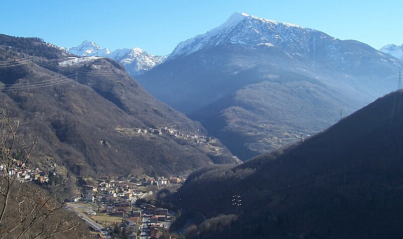 File:Val Saviore alla confluenza con la Valle Camonica (Foto Luca Giarelli).jpg