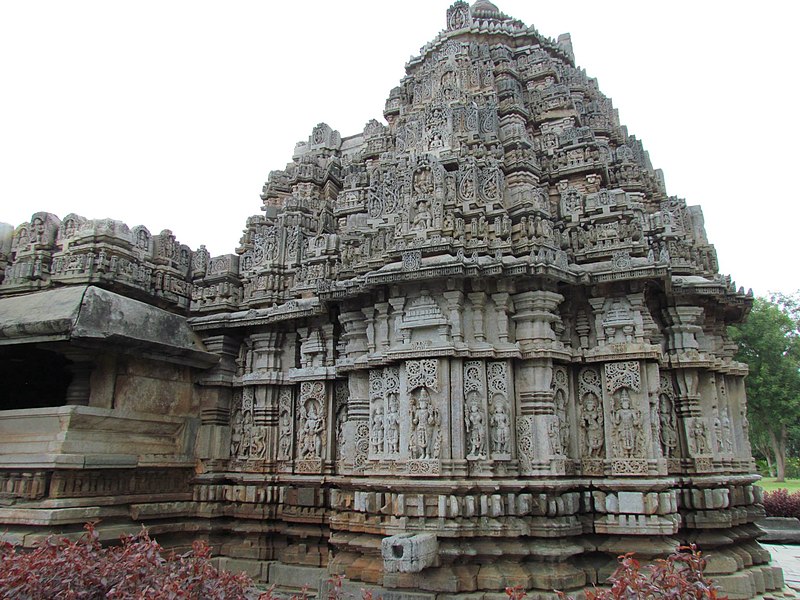 File:Veeranarayana Temple Gharbha Gudi Gopura Rear View, Belavadi.jpg