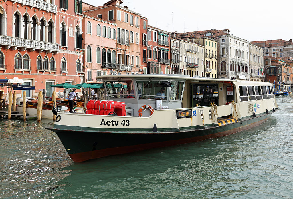 1024px-Venezia_Vaporetto_ACTV43_R01.jpg