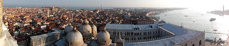 Panoraamvaade Veneetsiale Püha Markuse kampaniililt