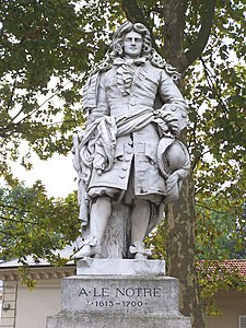 Скульптура Ленотра в Версальському парку.
