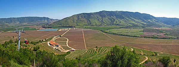 Panoramic view of Vina Santa Cruz in Colchagua Valley in the Chilean Central Valley VinaSantaCruz.jpg