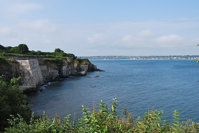 File:View from Newport Cliff Walk 2.JPG