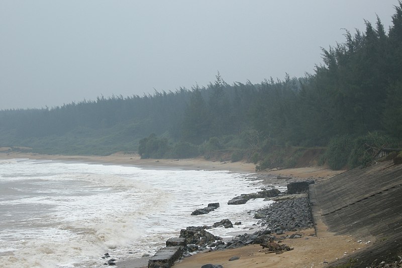 File:Vinh Moc tunnels, Vietnam, South China Sea exit.jpg