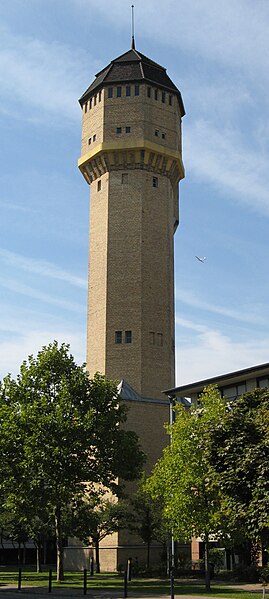 File:Wasserturm Mannheim Neckarau Schildkroet.jpg