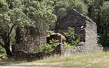 Ruins of Cherokee Bank Wells Fargo ruins in the historic mining town of Cherokee, California, in May 2020.jpg