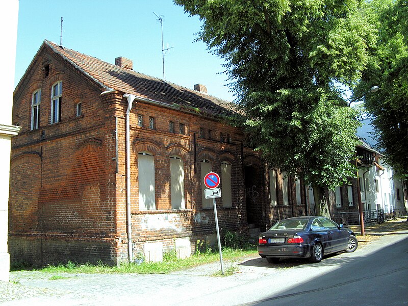 File:Wittenberge Leerstehendes Haus 2009-07-27 112.jpg