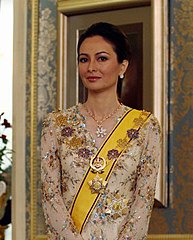 Zara Davidson of mixed Arab, English, Malay and Thai descent is Perak's current queen consort to Sultan Nazrin Muizzuddin Shah