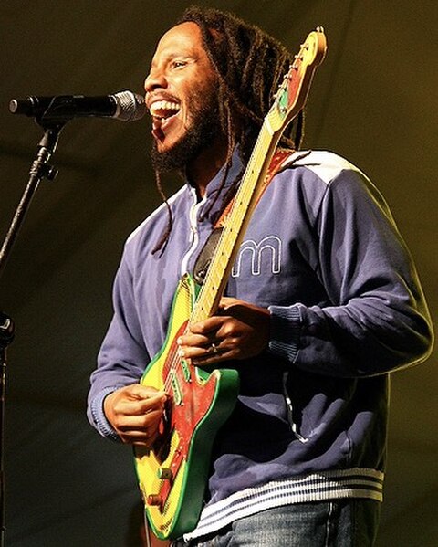 Marley performing in 2007