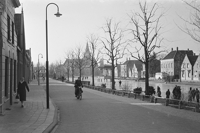 File:'s-Gravendeel weer opgebouwd na de ramp, Bestanddeelnr 906-2693.jpg