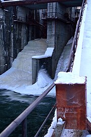 Oude dam bij het Serov-reservoir