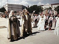 Театралізоване свято на честь відкриття заново відбудованої дзвіниці Михайлівського золотоверхого монастиря. Київ, 1999