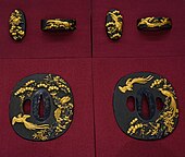 松樹尾長鳥図大小鍔（下）・縁頭（上）、石黒政美の作、江戸時代後期、特別重要刀装具