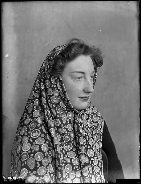 File:01-30-1947 00989A Hoofddoek van Alex Meyer (11352568236).jpg