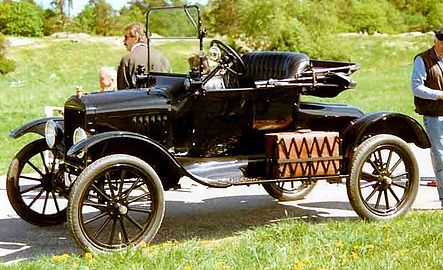 1917 Runabout - بغطاء محرك منحني جديد يتطابق مع لوحة القلنسوة