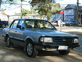 1989 Ford Del Rey 4 portes.jpg