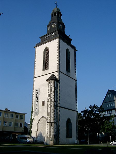 Datei:2005-09 Gießen Stadtkirchenturm.jpg