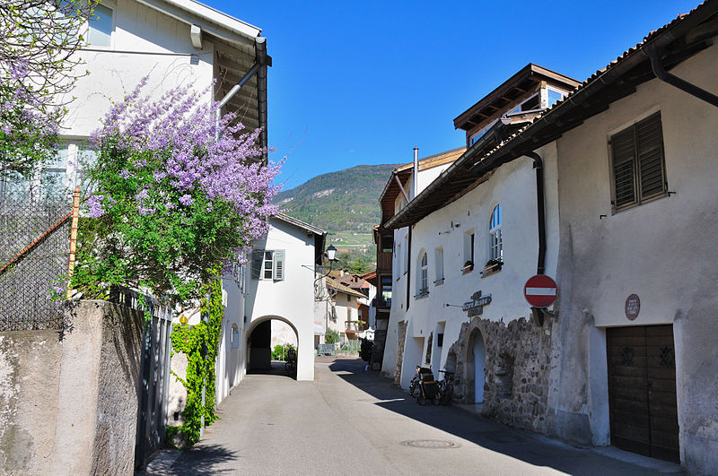 File:2011-04-07 16-27-29 Italy Trentino-Alto Adige Neumarkt.jpg